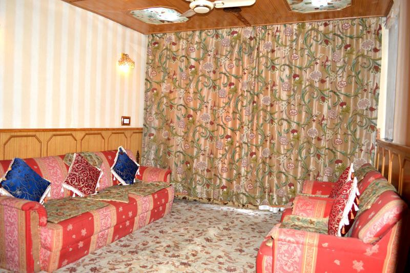 Shah Abbas Hotel At Dal Lake Srinagar  Exterior photo
